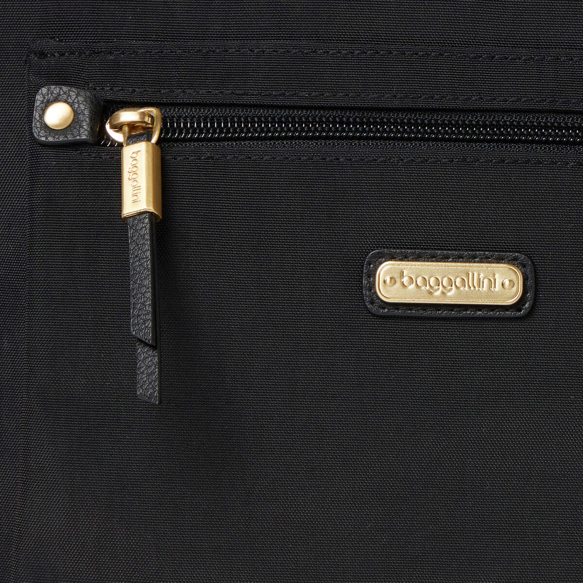 Baggallini Go Bagg avec bracelet pour téléphone RFID