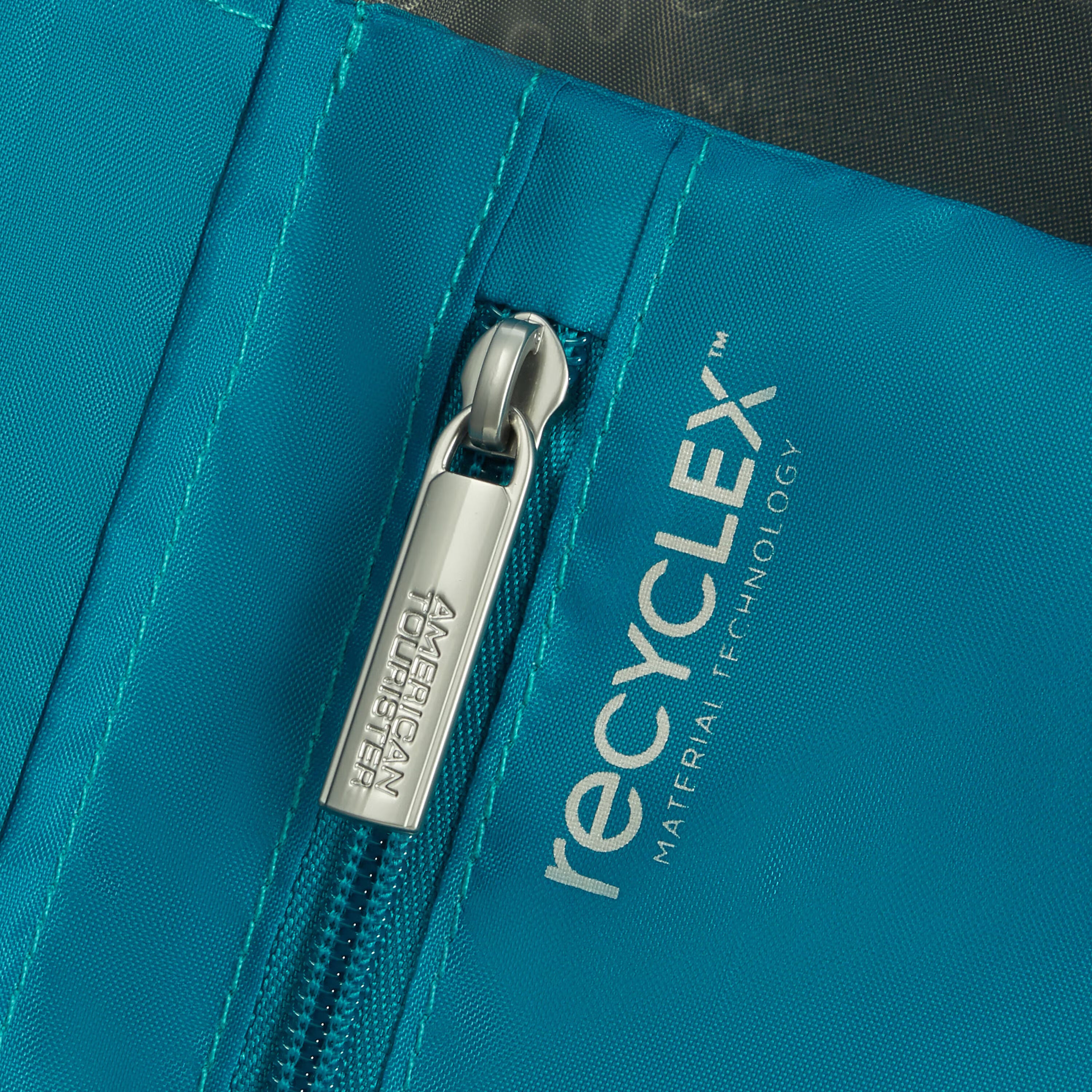 American Tourister Starvibe Spinner Medium Expandable Hardside Luggage