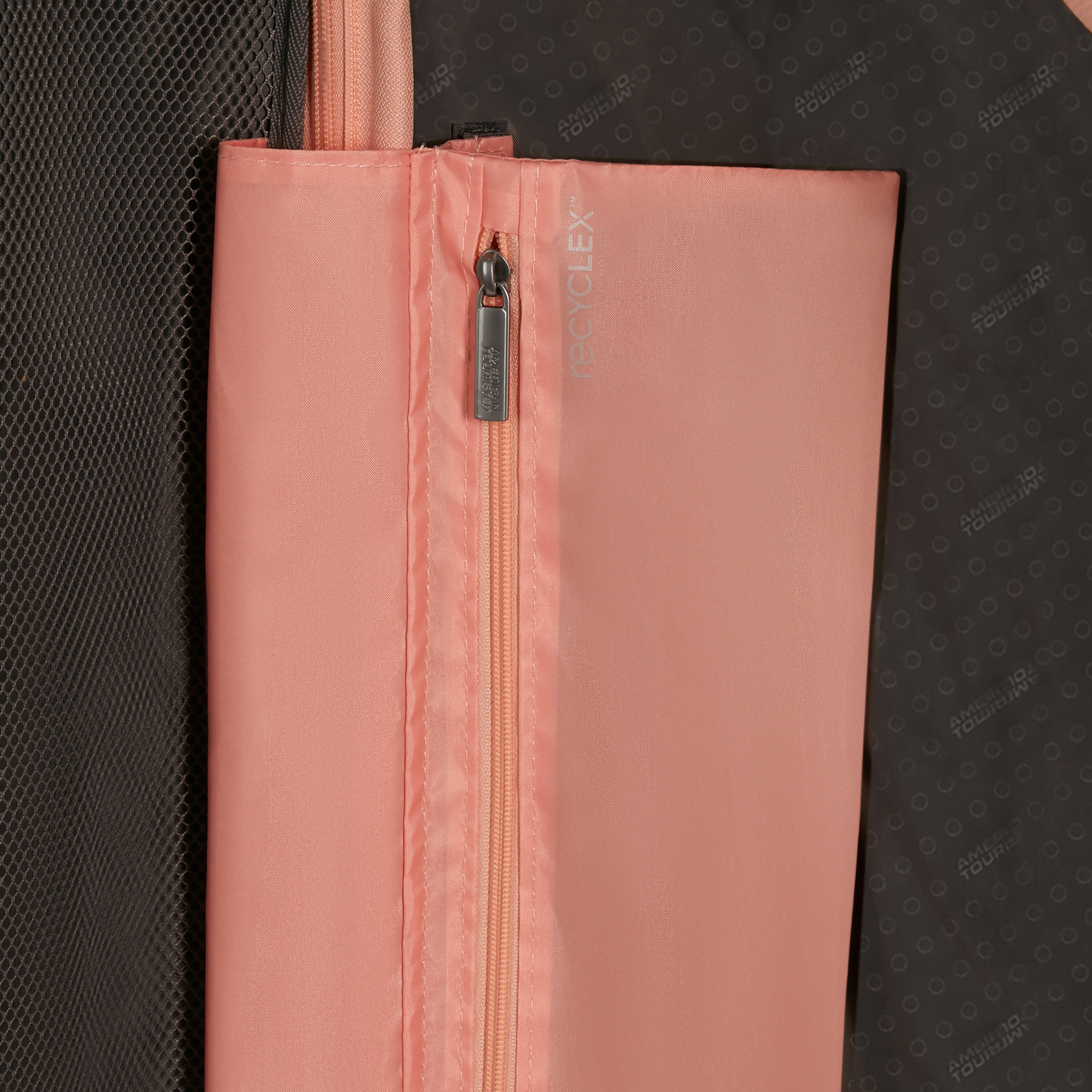 American Tourister Starvibe Spinner Large Expandable Hardside Luggage