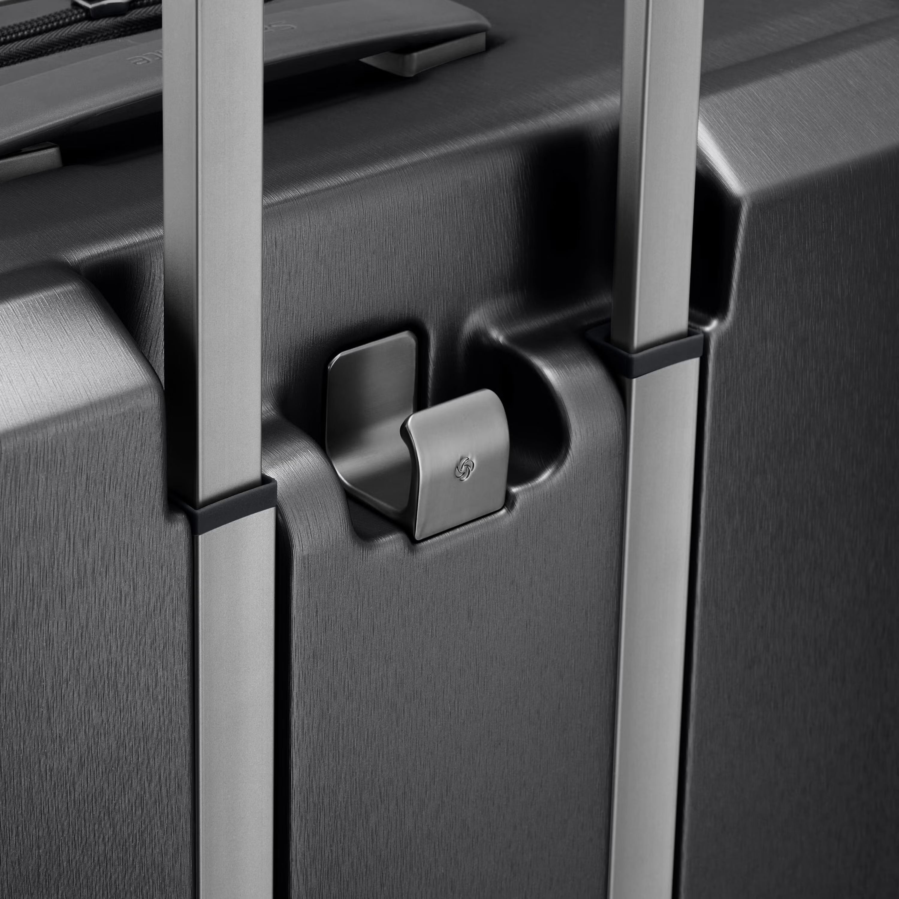 Samsonite Evoa Z Spinner Medium Expandable Hardside Luggage