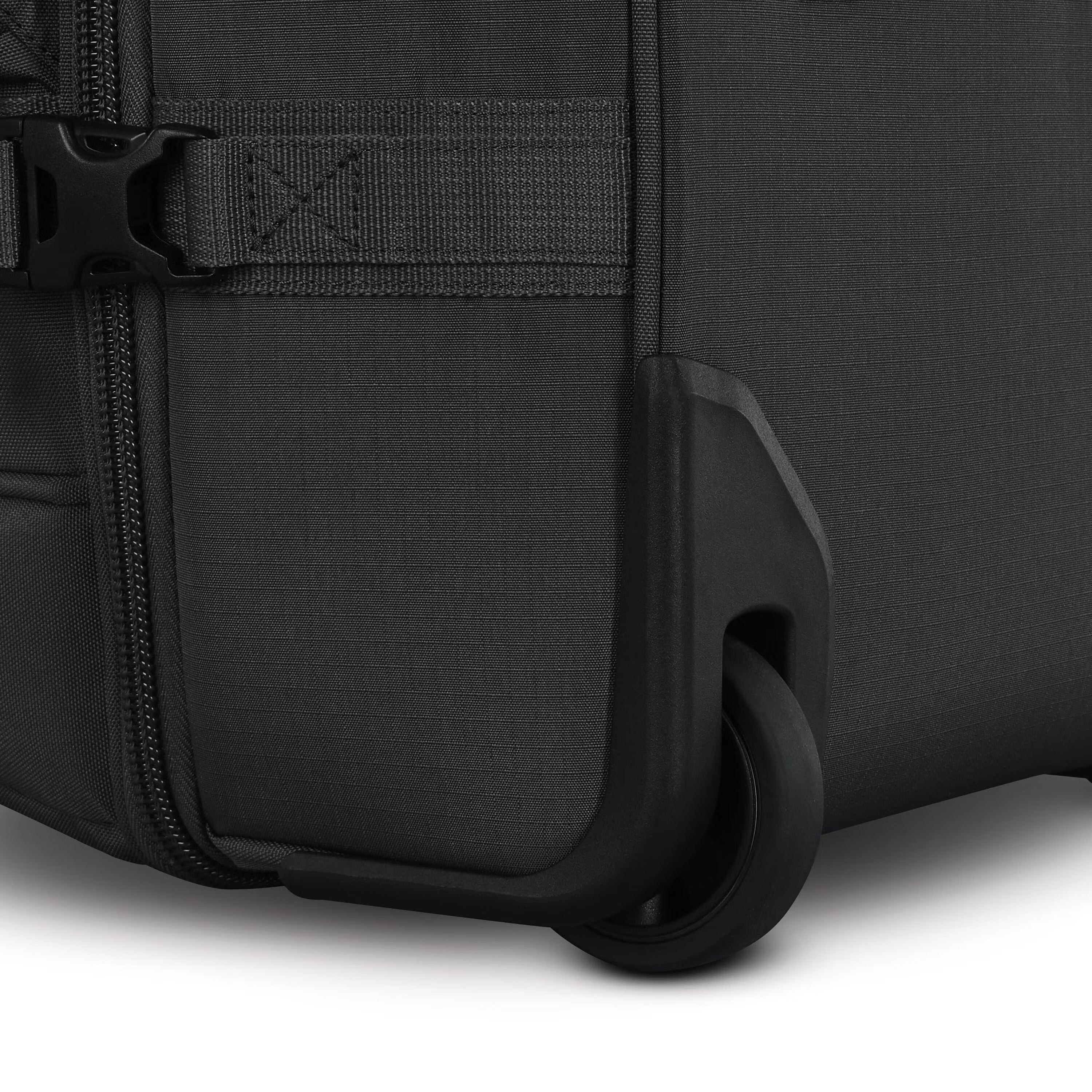 High Sierra Pathsetter Wheeled Duffle 22"