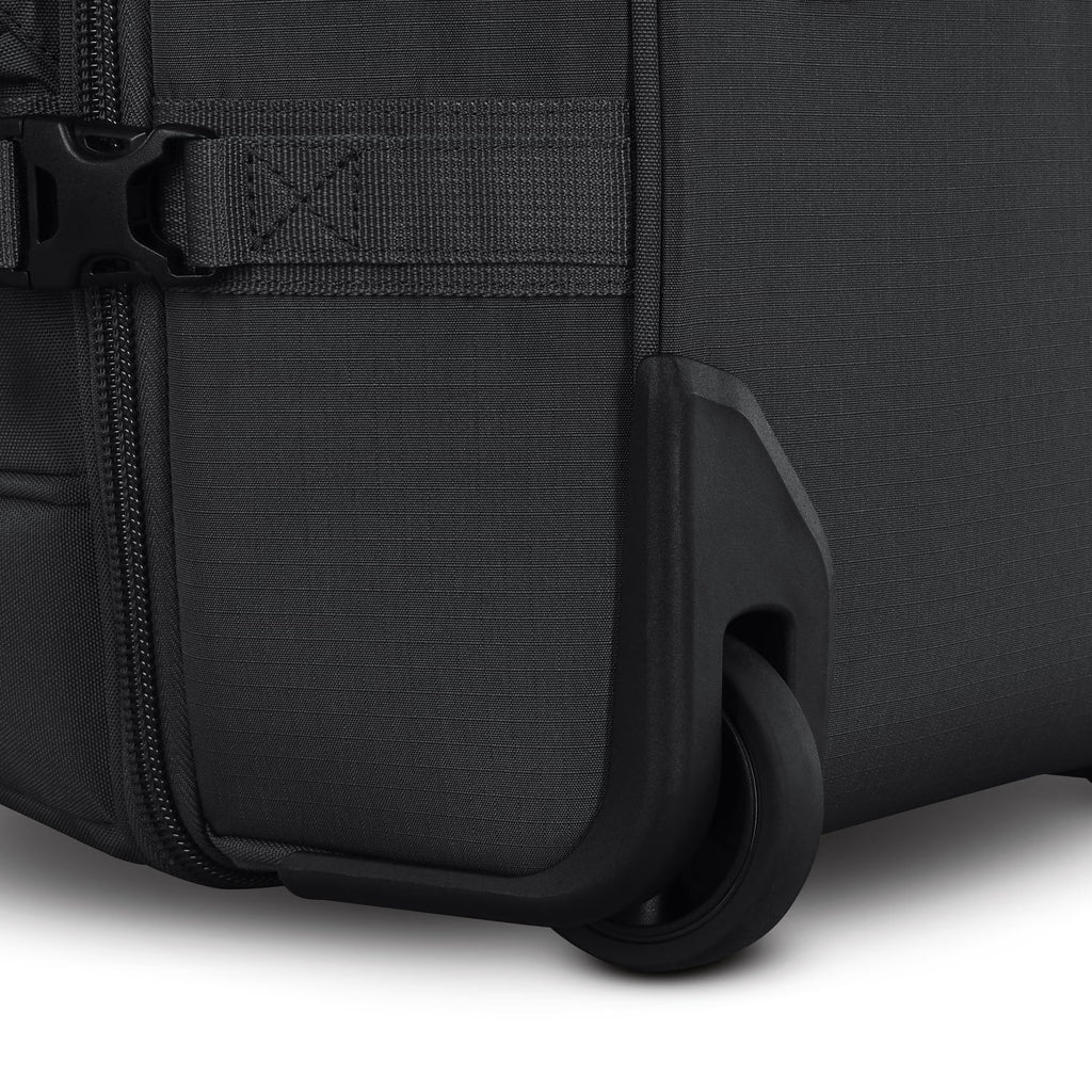 High Sierra Pathsetter Wheeled Duffle 32"