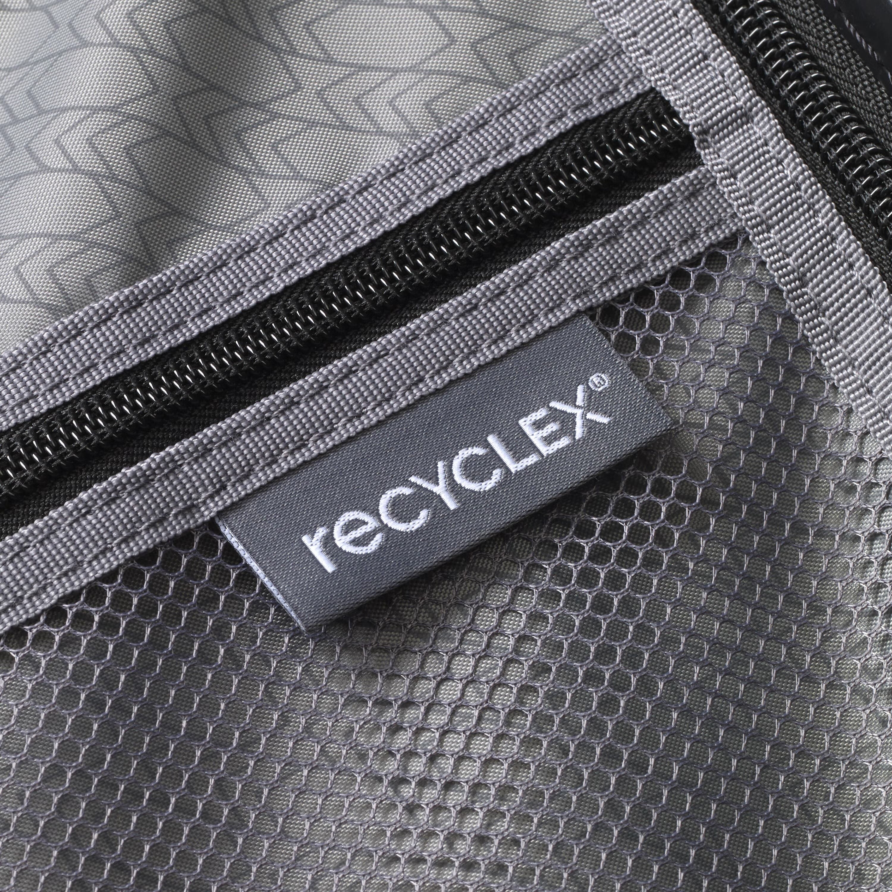 Samsonite Canadian Collection Spinner Large Expandable - Maple Lead Red/Black