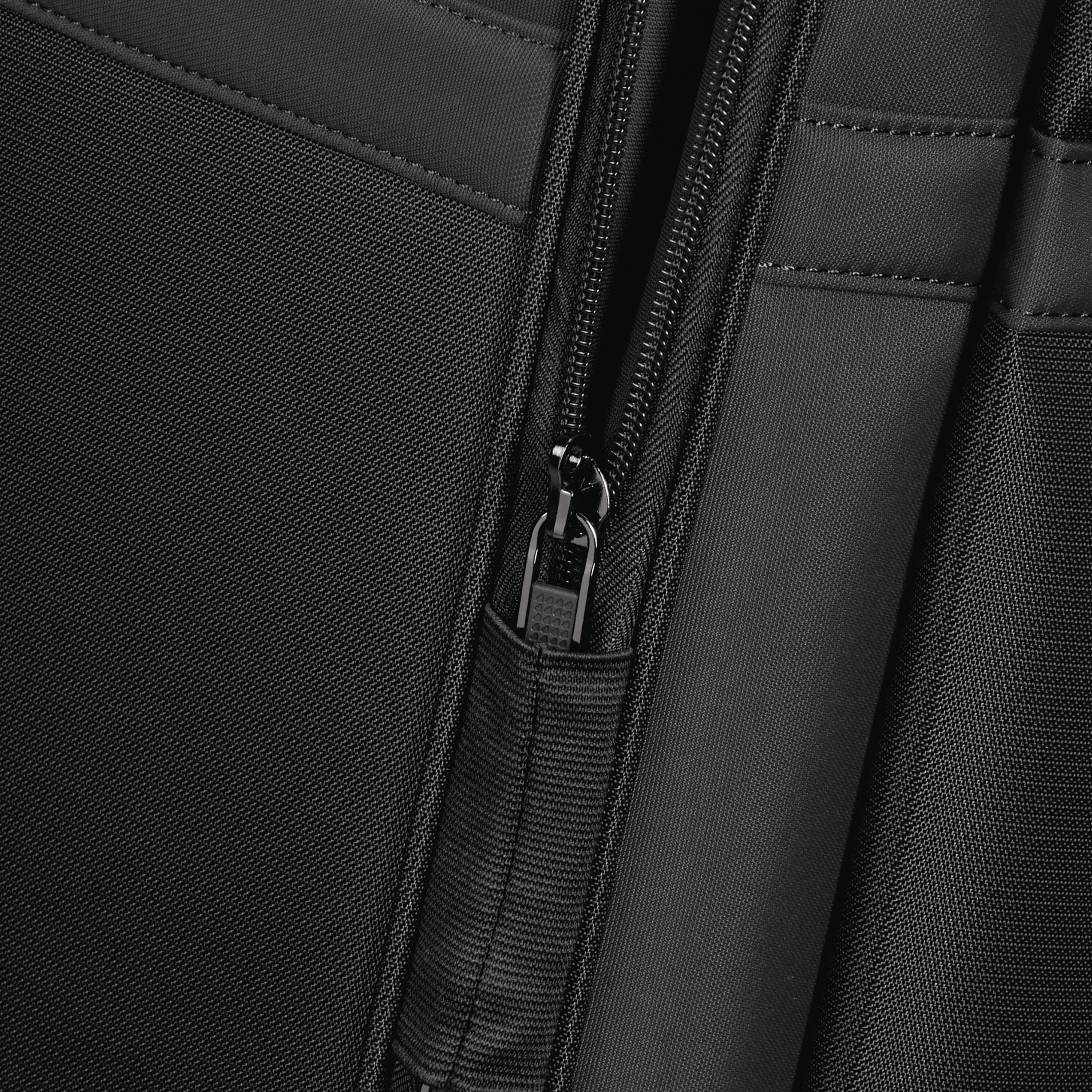 Samsonite Airea Spinner Large Expandable Softside Luggage